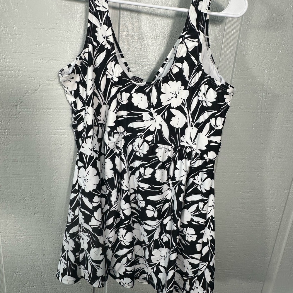 LIsland Escape Women’s Black and White Floral Tankini Top Size 18W EUC - Picture 7 of 8